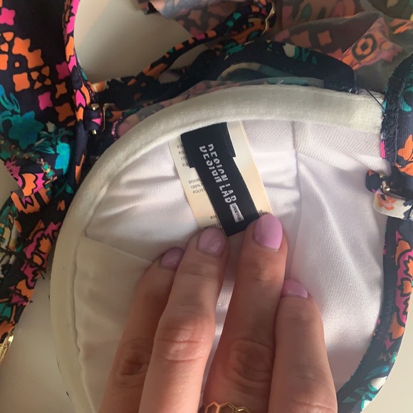 NWOT Design Lab Lord & Taylor Printed Bikini Top - Picture 4 of 4